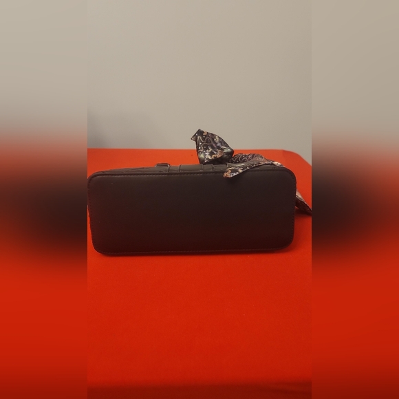 Aldo Black Embossed Handbag – Elegance Meets Sophistication - Picture 8 of 9